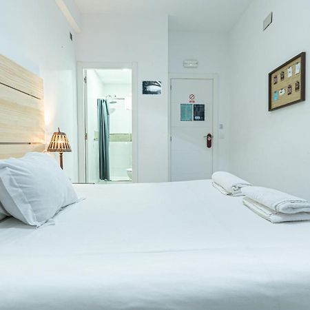 Хостел Easy Sants By Bossh! (Adults Only) Барселона Экстерьер фото