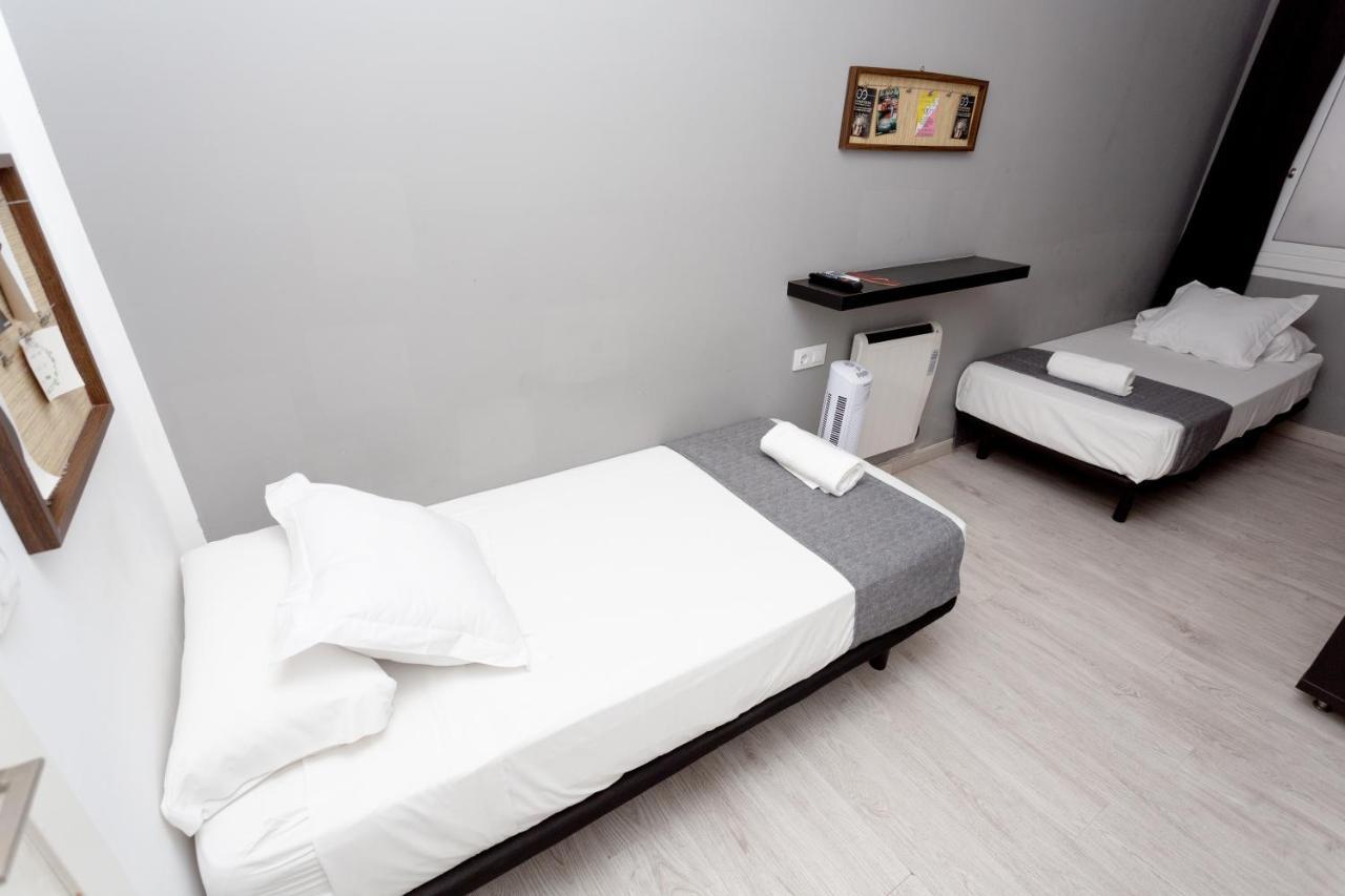 Хостел Easy Sants By Bossh! (Adults Only) Барселона Экстерьер фото