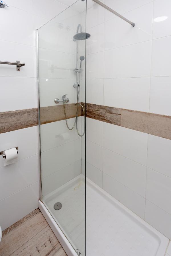 Хостел Easy Sants By Bossh! (Adults Only) Барселона Экстерьер фото