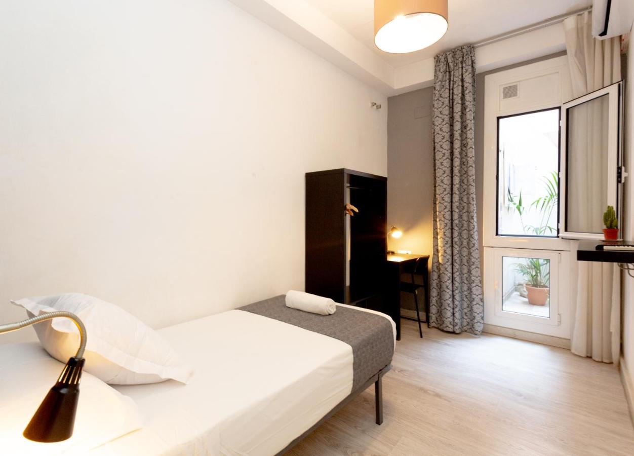 Хостел Easy Sants By Bossh! (Adults Only) Барселона Экстерьер фото