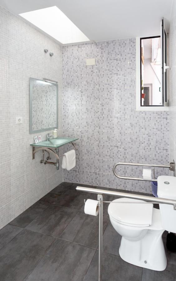 Хостел Easy Sants By Bossh! (Adults Only) Барселона Экстерьер фото