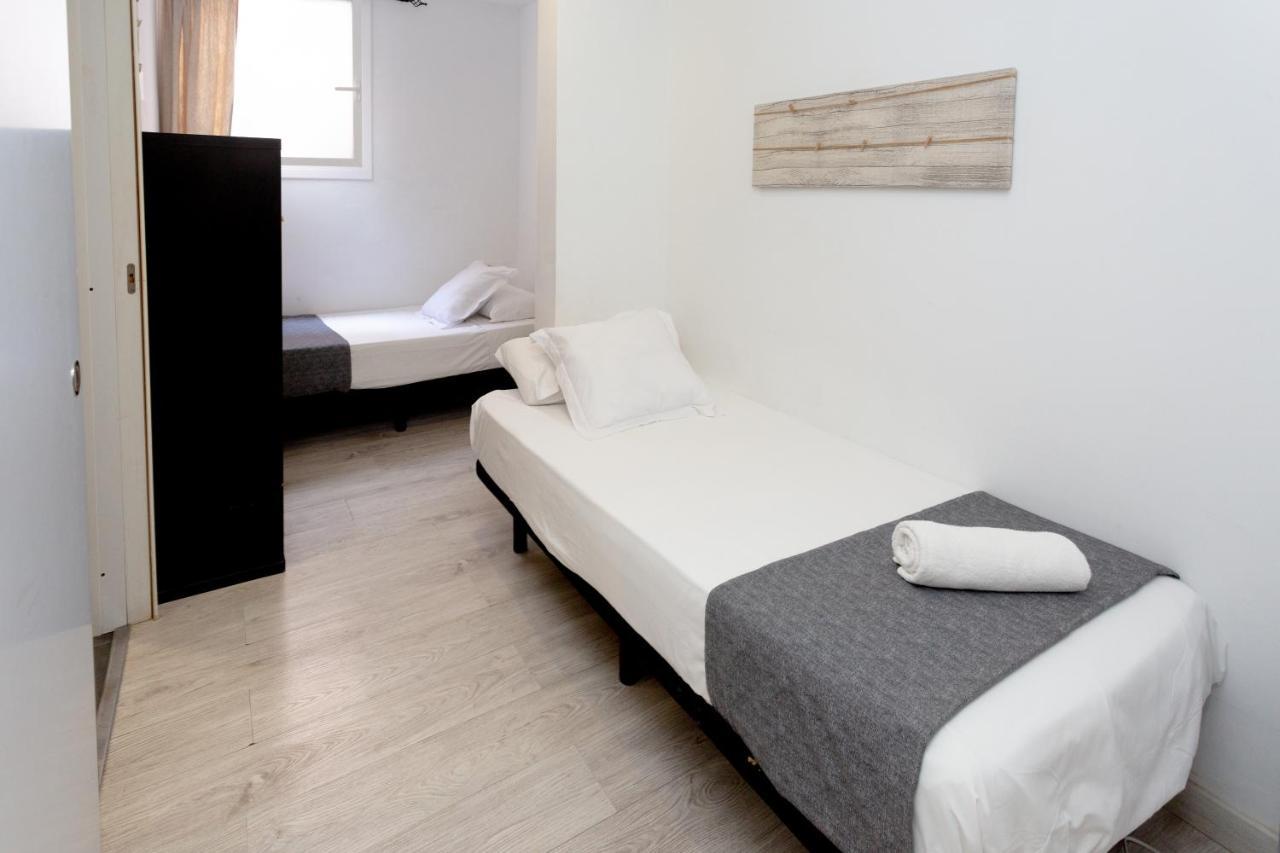 Хостел Easy Sants By Bossh! (Adults Only) Барселона Экстерьер фото