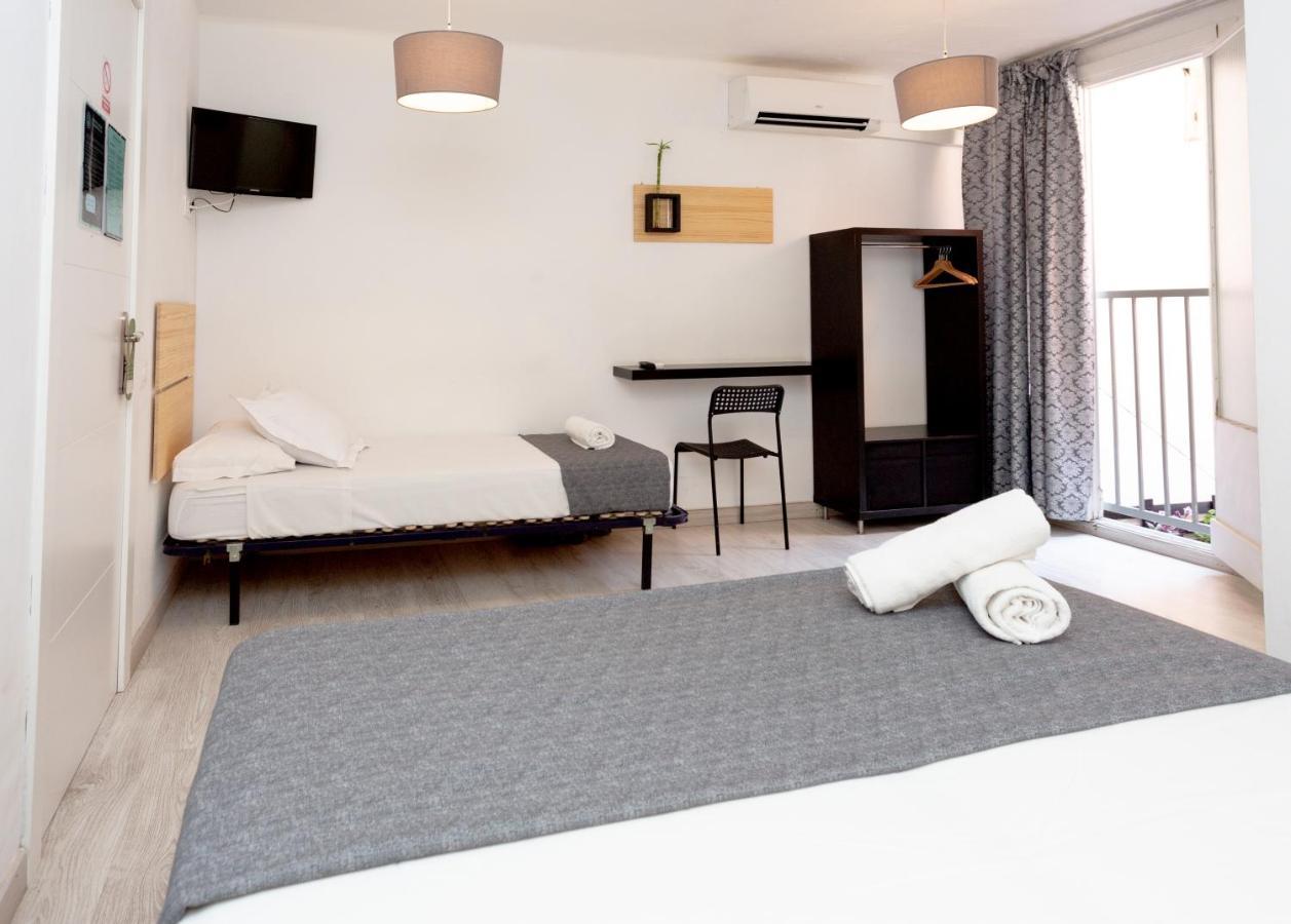 Хостел Easy Sants By Bossh! (Adults Only) Барселона Экстерьер фото