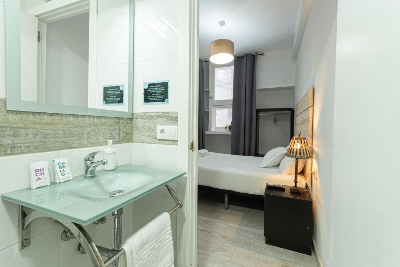 Хостел Easy Sants By Bossh! (Adults Only) Барселона Экстерьер фото