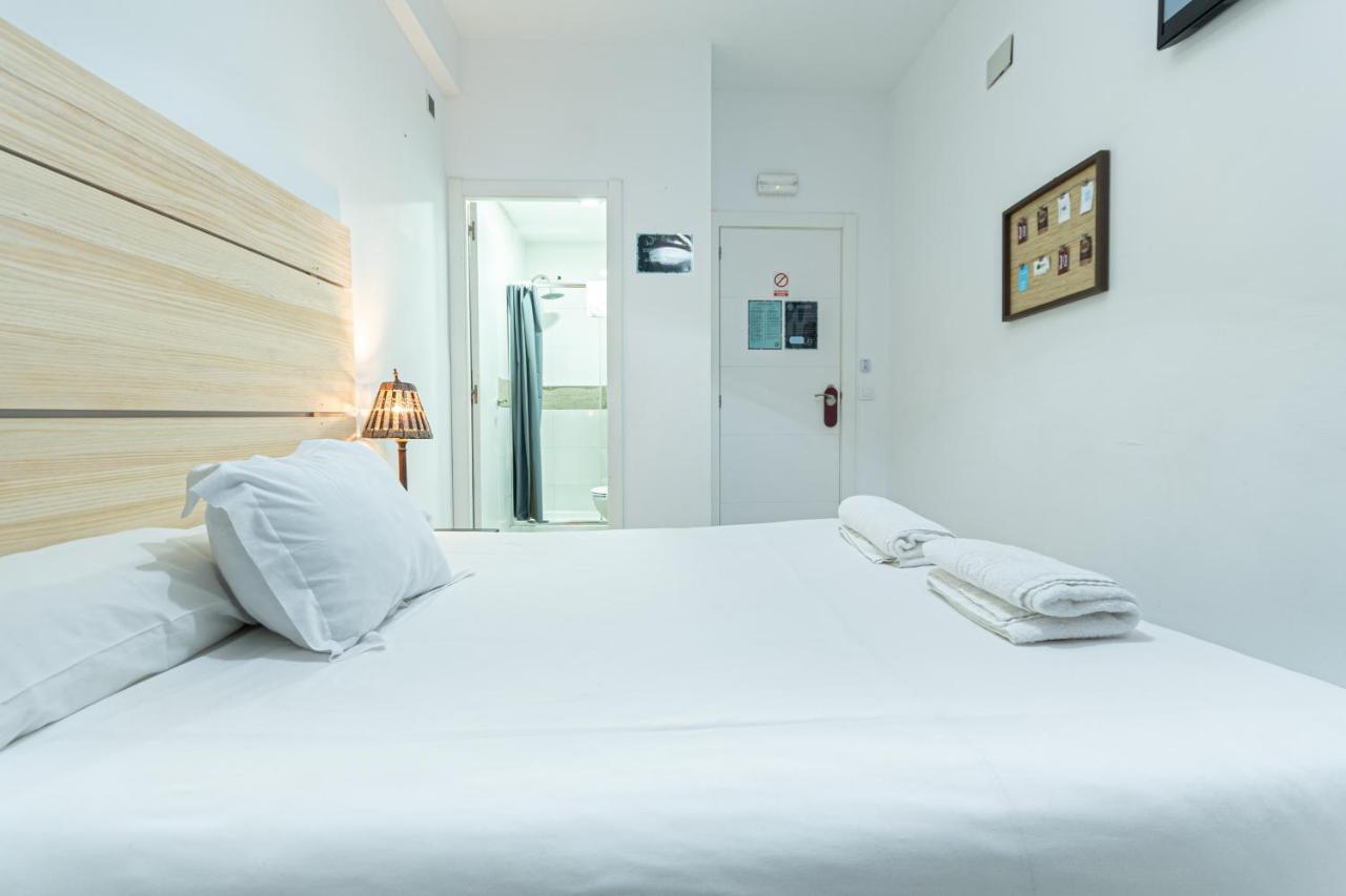 Хостел Easy Sants By Bossh! (Adults Only) Барселона Экстерьер фото