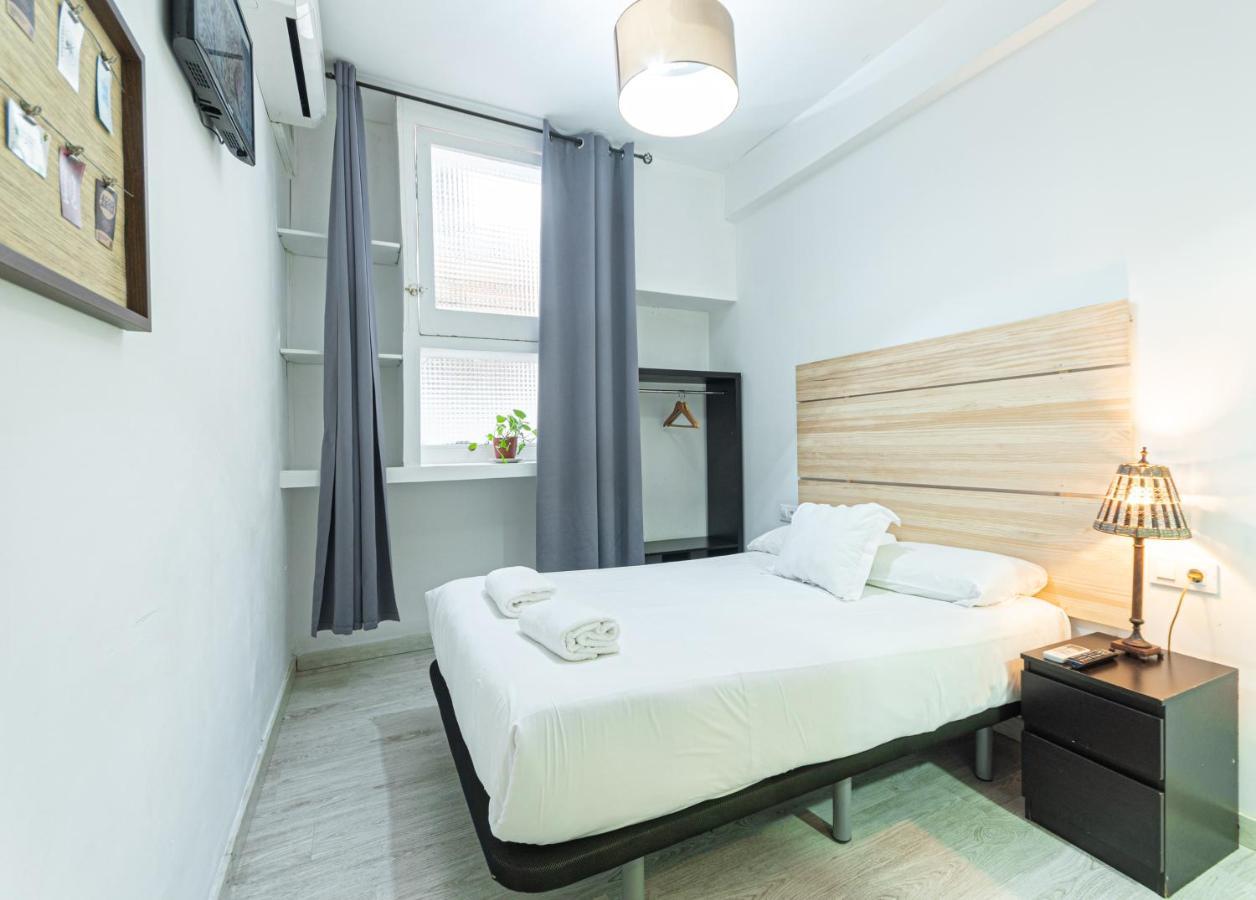 Хостел Easy Sants By Bossh! (Adults Only) Барселона Экстерьер фото
